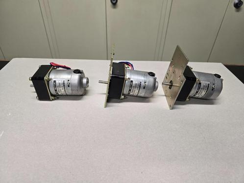 DC elektromotor 24 V met reductor, Hobby en Vrije tijd, Elektronica-componenten, Gebruikt, Ophalen of Verzenden
