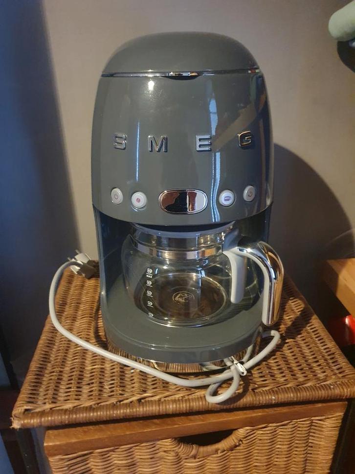 Smeg Koffiezetapparaat 10 Kopjes - Leigrijs, Witgoed en Apparatuur, Koffiezetapparaten, Zo goed als nieuw, Gemalen koffie, Koffiemachine