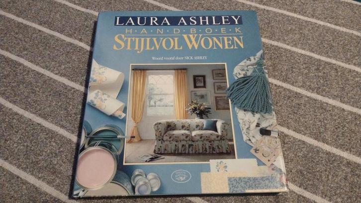 Laura Ashley - Handboek stylvol wonen, Boeken, Overige Boeken, Zo goed als nieuw, Ophalen of Verzenden