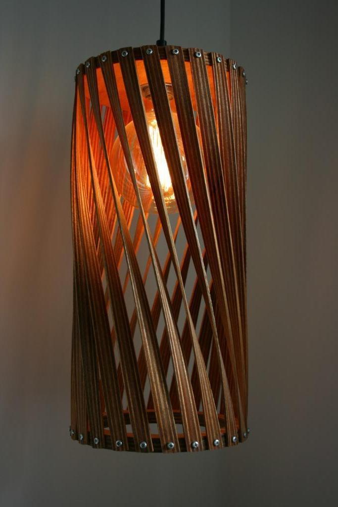 Houten hanglamp met een twist!, Huis en Inrichting, Lampen | Hanglampen, Nieuw, Minder dan 50 cm, Hout, Ophalen of Verzenden