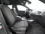 BMW 1 Serie 116i Business Design Automaat | Live Cockpit Pro, Auto's, BMW, 12 maanden, Stof, Gebruikt, 3 cilinders