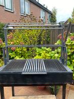 Te koop grill bbq met hefsysteem, Tuin en Terras, Houtskoolbarbecues, Ophalen, Zo goed als nieuw