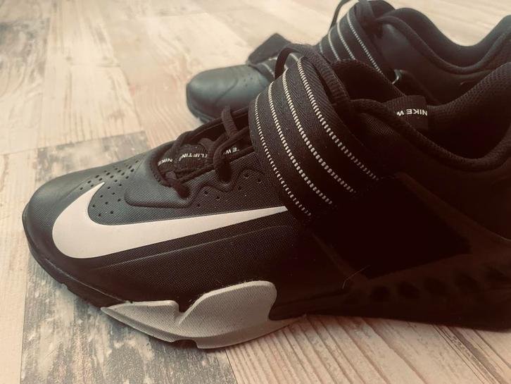 NIEUWE!!!!!!! Nike Savaleos Gewichthefschoenen - Maat 42.5, Kleding | Heren, Schoenen, Zo goed als nieuw, Sportschoenen, Zwart