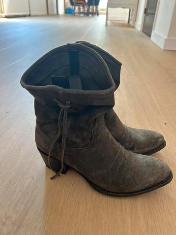 Sendra suede dameslaarsjes grijs, als nieuw mt 39 beschikbaar voor biedingen