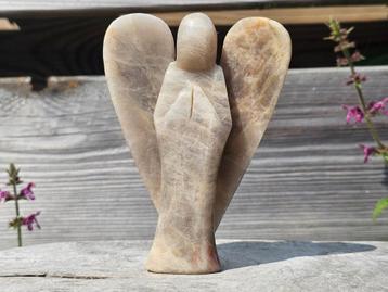 Prachtig flashy maansteen engel beschikbaar voor biedingen