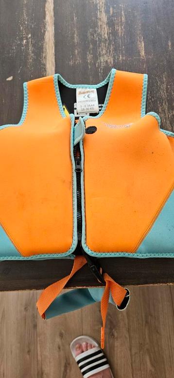 Zwemvest voor een kind van 3-6 jaar beschikbaar voor biedingen