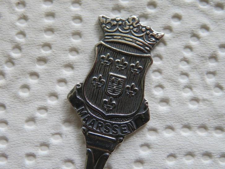 Zwaar Verzilverd Sola Lepeltje Wapen Maarssen, Verzamelen, Porselein, Kristal en Bestek, Zo goed als nieuw, Bestek, Overige materialen