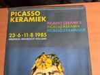 Poster Picasso Keramiek 1985, Deurposter of groter, Ophalen of Verzenden, Reclame, Rechthoekig Staand