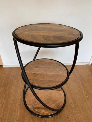 Bijzettafel mangohout beschikbaar voor biedingen