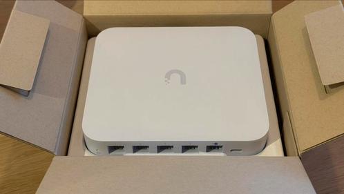 Ubiquiti UniFi Cloud Gateway Ultra ZGAN, Computers en Software, Routers en Modems, Zo goed als nieuw, Router, Ophalen of Verzenden