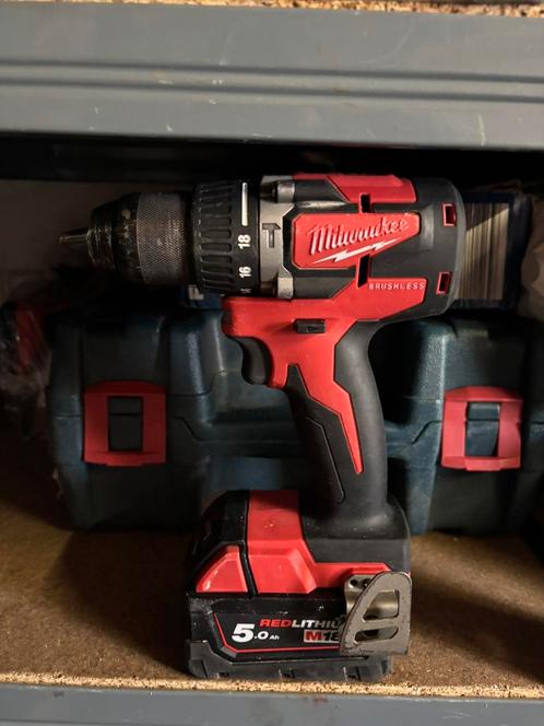Milwaukee m18 compact 5.0a brushless, Doe-het-zelf en Verbouw, Gereedschap | Boormachines, Zo goed als nieuw, Boormachine, 600 watt of meer