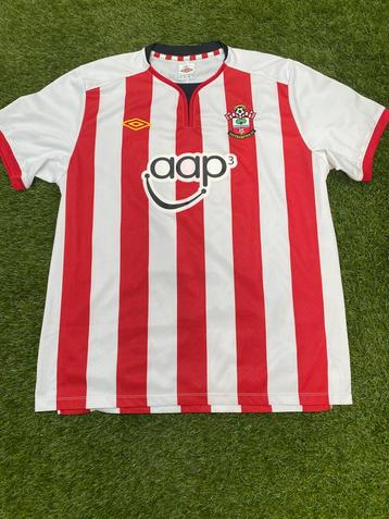 Shirt southampton beschikbaar voor biedingen