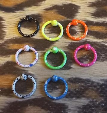 Neonkleurige gespikkelde piercing ringetjes  beschikbaar voor biedingen
