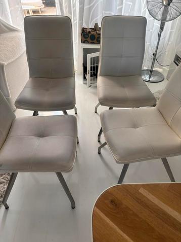 GRATIS. 4-6 Henders&Hazel stoelen wit kunstleer