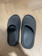Yezzy slide, Ophalen of Verzenden, Overige maten, Grijs