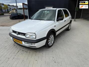 Volkswagen Golf 2.0 GTI *NETJES* NWE APK! beschikbaar voor biedingen