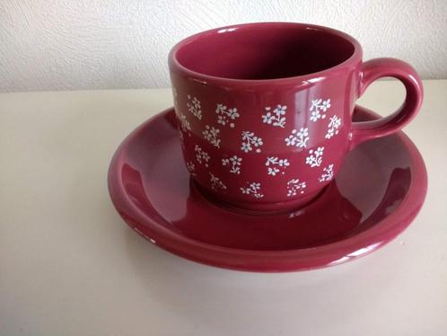 Nieuwe grote soepkom + schotel in warm rood met witte deco, Huis en Inrichting, Keuken | Servies, Nieuw, Kop(pen) en/of Schotel(s)