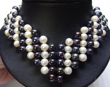 Nieuw zwart/wit parelcollier, 45 cm, 91 gram, 5 rijen beschikbaar voor biedingen