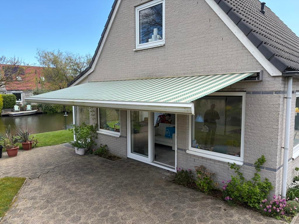 Elektrisch zonnescherm knikarm, Ophalen, Elektrisch, Zo goed als nieuw, 150 tot 300 cm