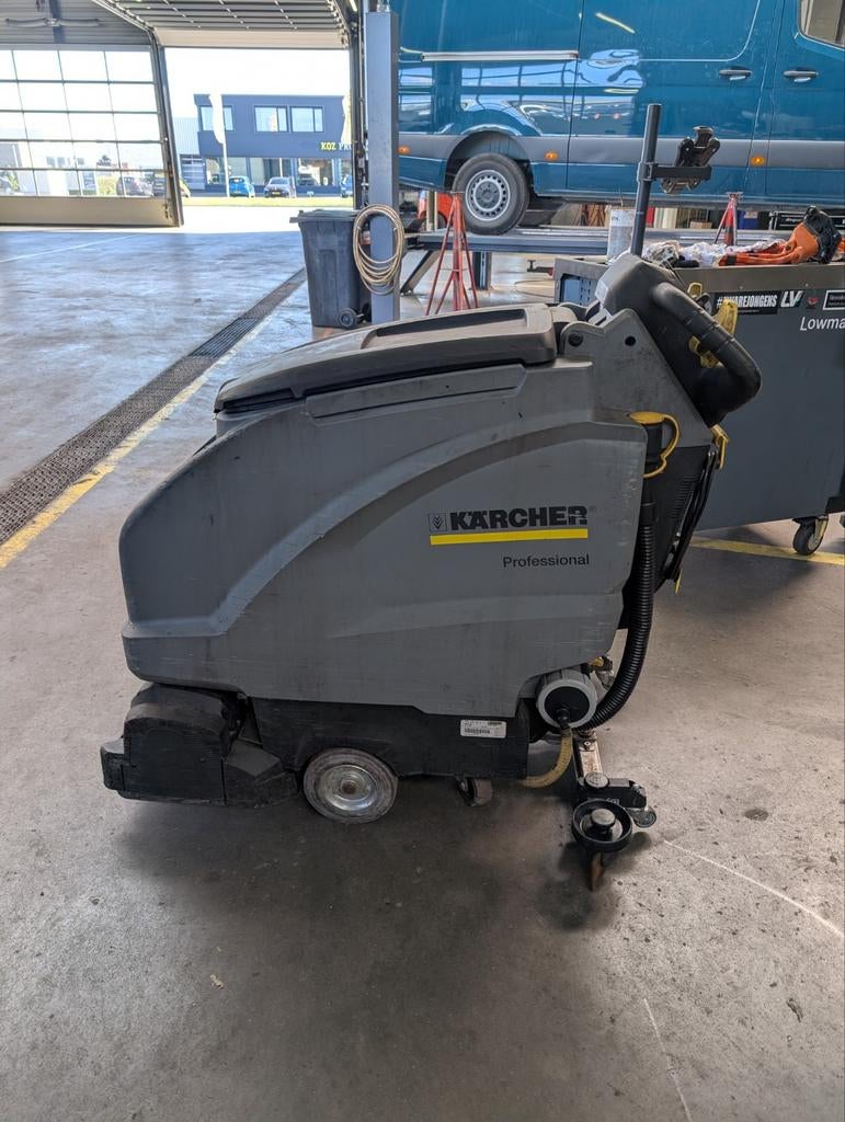 Kärcher Professional Schrobmachine - Accu's defect, Doe-het-zelf en Verbouw, Ophalen