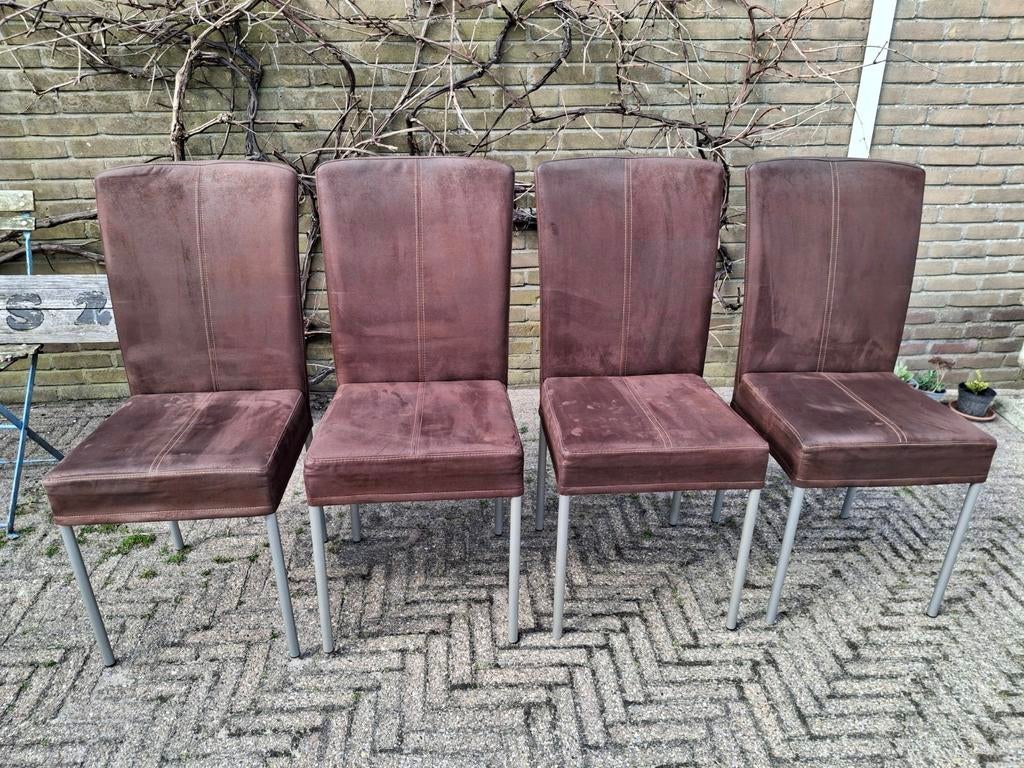 Vier bruine eetkamerstoelen - suèdelook, Huis en Inrichting, Ophalen, Gebruikt, Bruin, Landelijk