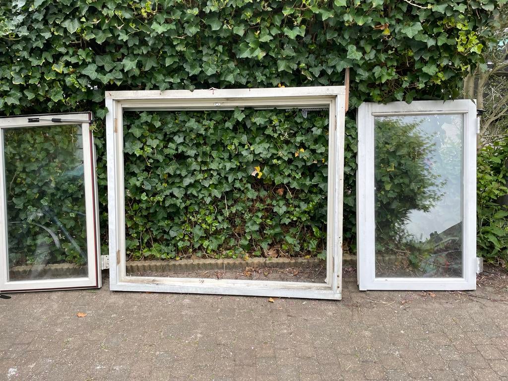 Gebruikt kozijn met openslaande ramen 145 h x 125,3 br x 9D, Ophalen, Gebruikt, Raamkozijn, 150 tot 225 cm