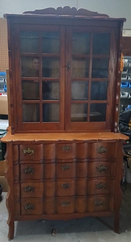 Antieke servies kast met mooie handgrepen, Ophalen