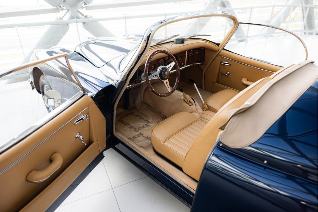 Jaguar XK 150 Roadster 3.4 | OTS | Blue over Tan |, Auto's, Cabriolet, Blauw, Leder, Handgeschakeld
