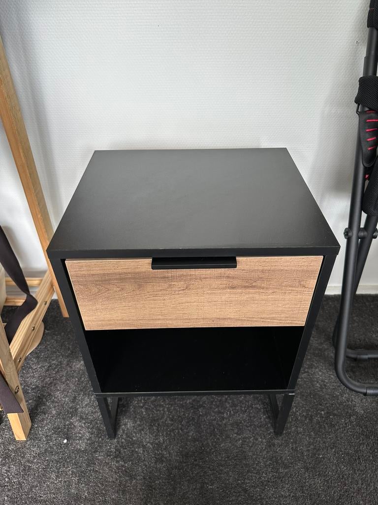 Nachtkastje Leenbakker, Ophalen, Zo goed als nieuw, Minder dan 45 cm, 55 tot 70 cm