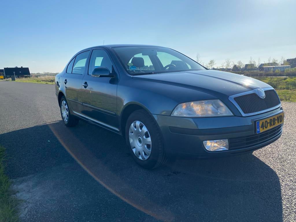 Skoda Octavia 2.0 FSI 110KW 2005 Grijs Lange APK, Auto's, Voorwielaandrijving, Stof, 4 cilinders, 1984 cc