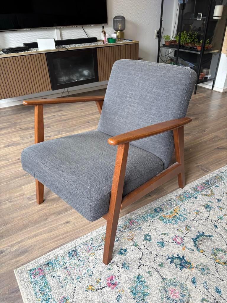 Grijze fauteuil met houten armleuningen IKEA Ekenäset, Huis en Inrichting, Gebruikt, Ophalen of Verzenden, Hout, Eén