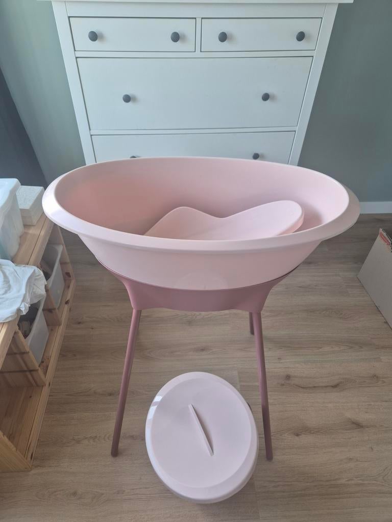 Luma badje met standaard, emmer en badzitje - Roze, Ophalen, Gebruikt, Badje, Bébé-jou