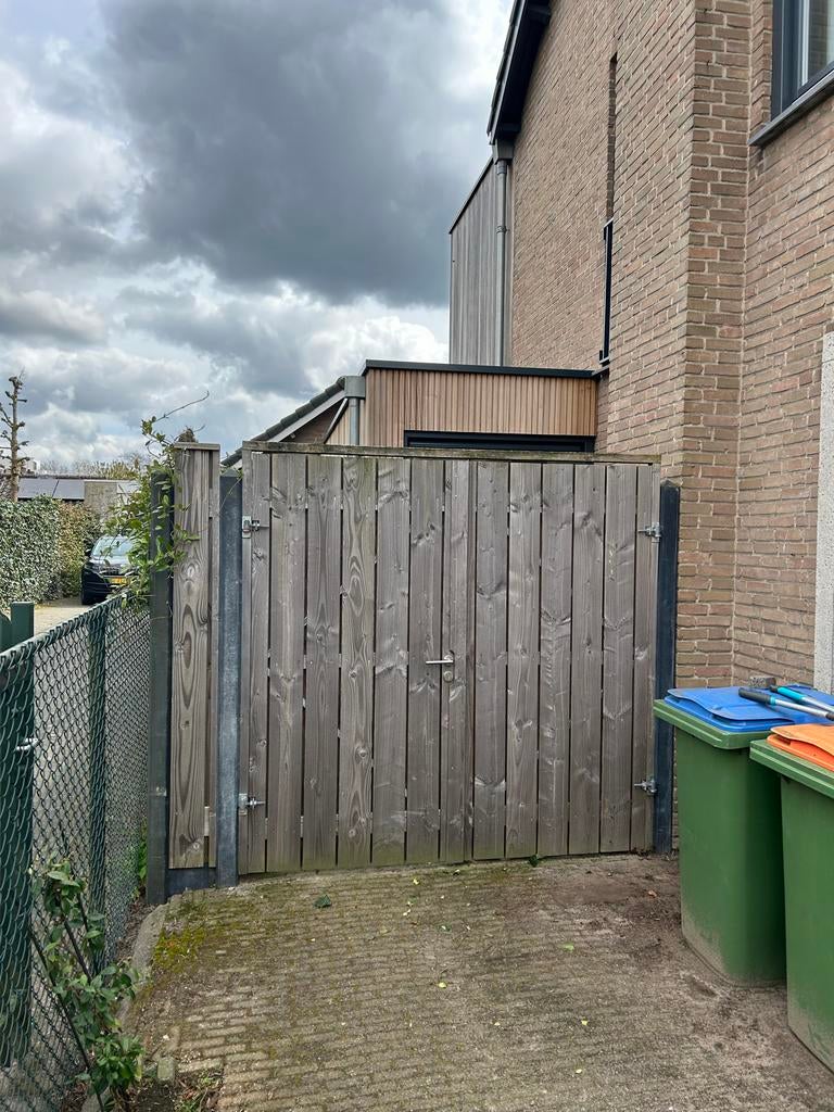 Schutting inclusief dubbele deur voor oprit, Tuin en Terras, Schuttingen, Gebruikt, Hout, 1 tot 2 meter, 3 tot 6 meter, Ophalen