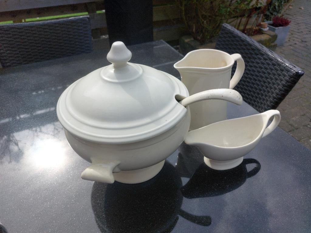 Soepterrine, juskom en waterkan van Royal Boch, Ophalen