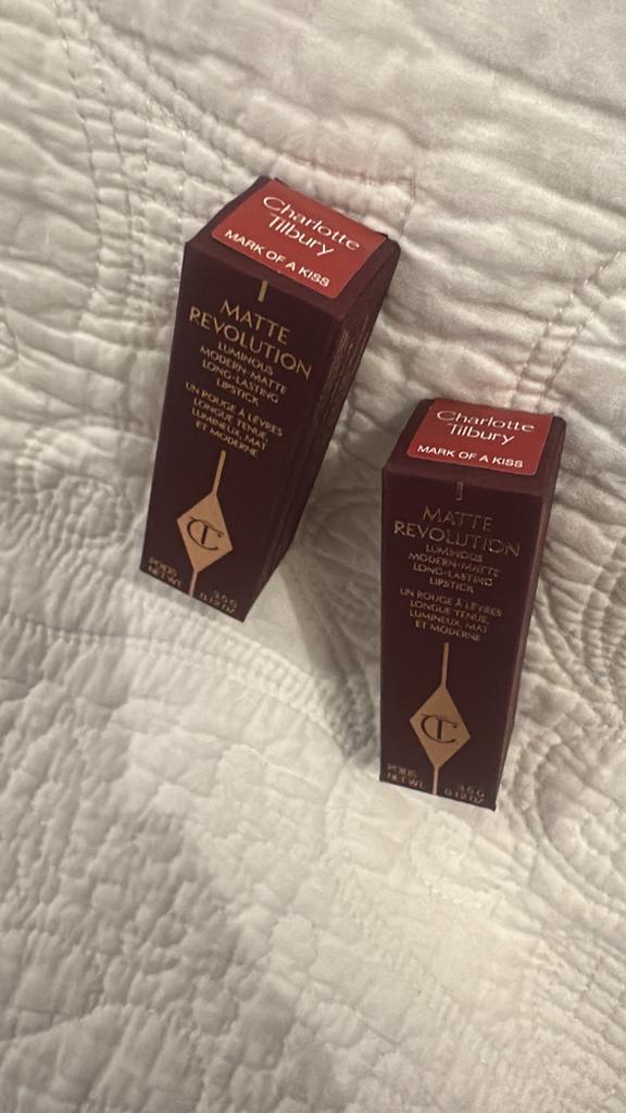 Charlotte Tilbury Matte Revolution Lipstick - Mark of a Kiss, Lippen, Nieuw, Ophalen of Verzenden, Make-up