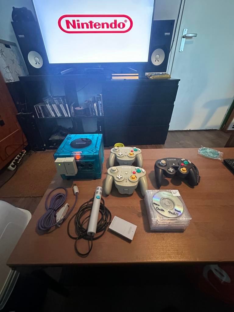 Gamecube met XenoGC SD2SP2 Wavebird controllers en meer, Spelcomputers en Games, Spelcomputers | Nintendo GameCube, Ophalen, Gebruikt