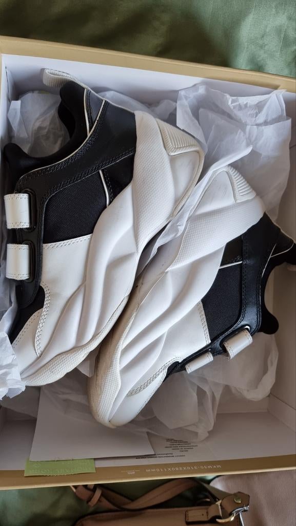 Michael Kors gympen mt 36 ,5 Zo goed als nieuw, Kleding | Dames, Schoenen, Michael Kors, Zwart, Ophalen of Verzenden, Sneakers of Gympen