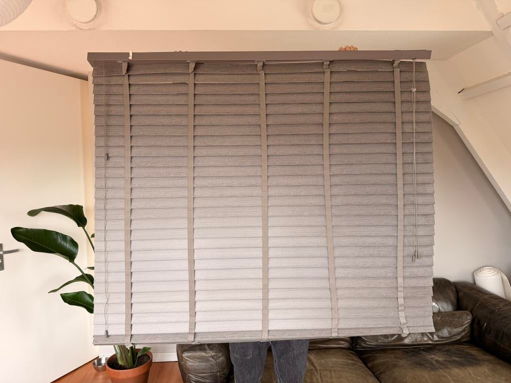 Horizontale jaloezie grijs houtlook 150x130 cm, Ophalen, Gebruikt, Grijs, 100 tot 150 cm