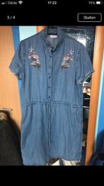 mooi tencel jurkje jeanskleur met bloemTrendone 42/44 zgan, Trendone, Maat 42/44 (L), Zo goed als nieuw, Knielengte