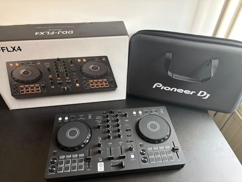 Pioneer DJ DDJ-FLX4 met hoes, Muziek en Instrumenten, Dj-sets en Draaitafels, Ophalen of Verzenden, Zo goed als nieuw, Dj-set