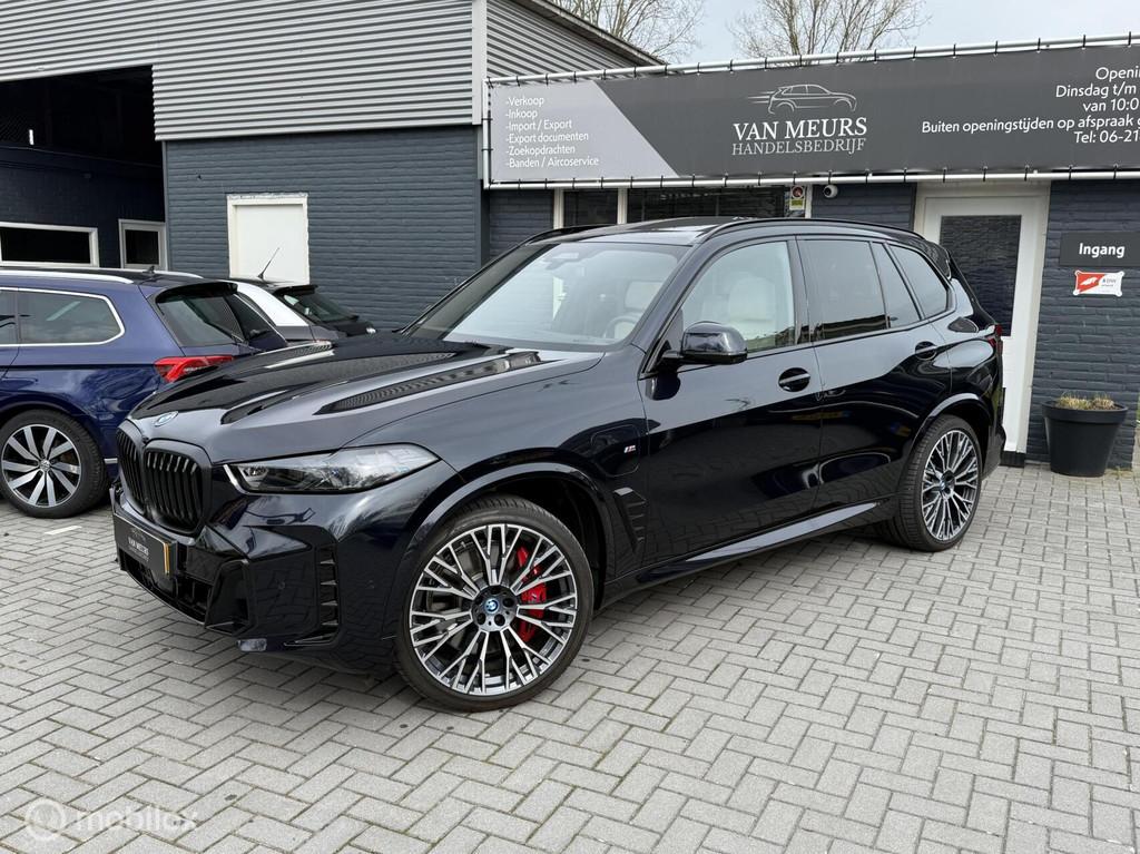 BMW X5 xDrive50e, Trekhaak, achteras besturing, M sport, Pan, Auto's, BMW, Gebruikt, 2395 kg, Blauw, Verwarming stoelen achter