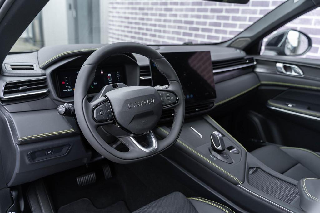 Lynk & Co 01 1.5 More | Adaptieve Cruise Control | Dodehoekd, 4 cilinders, Zwart, Bedrijf, Hybride Elektrisch/Benzine