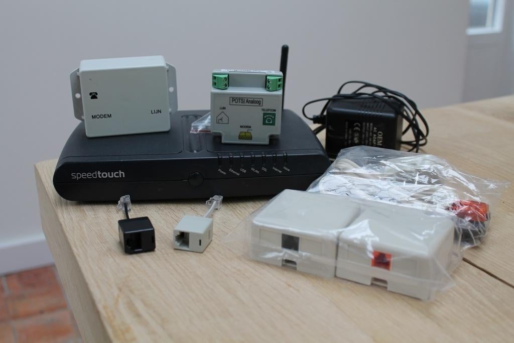 Thomson SpeedTouch 780 WL met diverse toebehoren, Ophalen of Verzenden, Zo goed als nieuw, Thomson