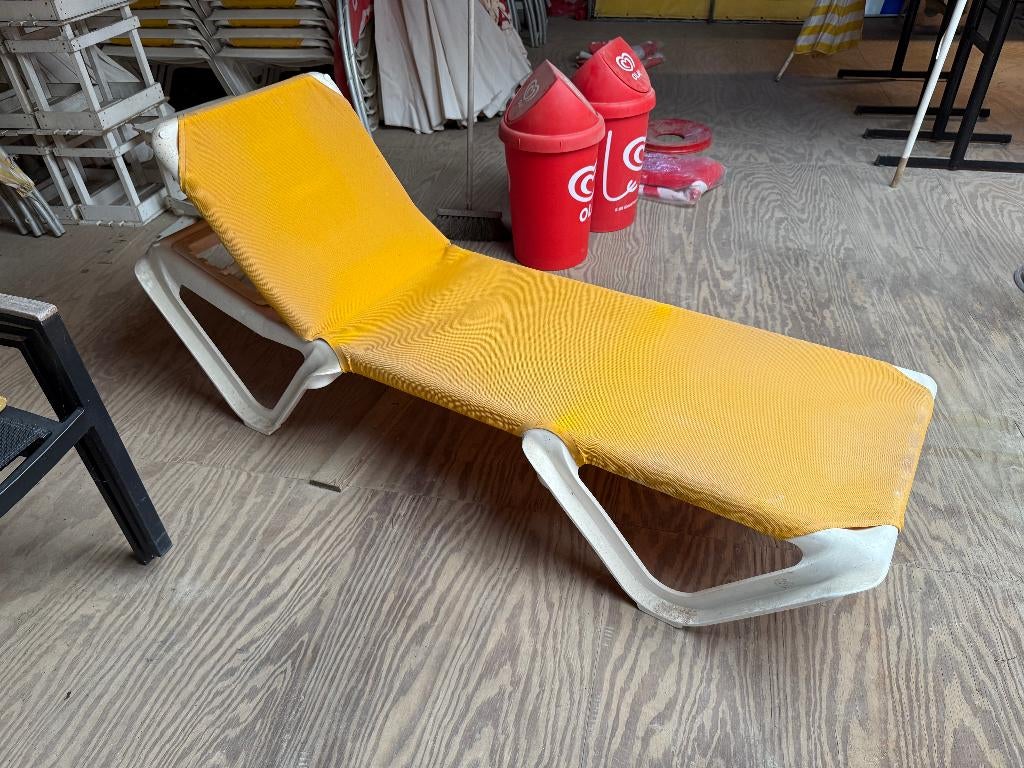 32 'Balliu' kunststof ligbedden zon geel, Ophalen, Gebruikt, Kunststof, Verstelbaar