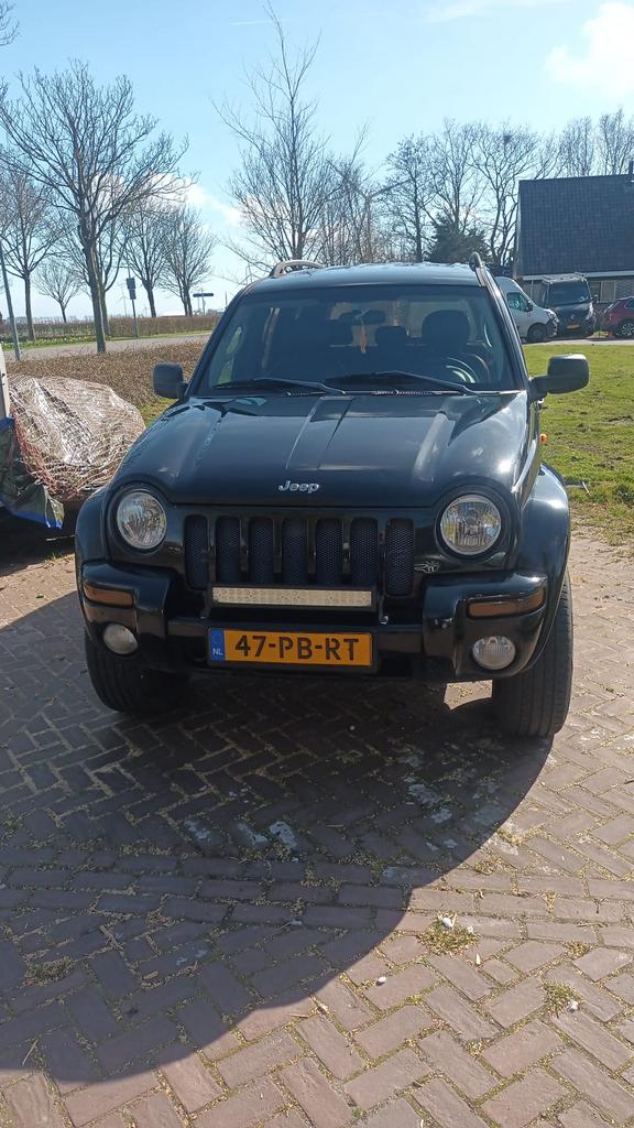 Jeep Cherokee 3.7 V6 AUT 2004 Zwart, Automaat, 3700 cc, 3360 kg, Zwart