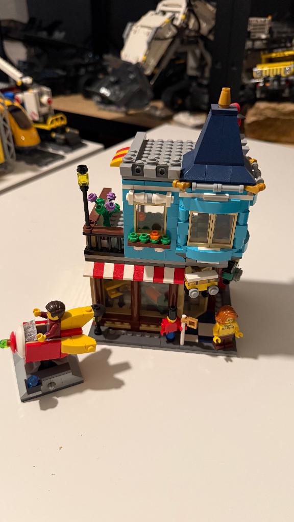 Lego 31105 Woonhuis en speelgoedwinkel City ZGAN, Kinderen en Baby's, Speelgoed | Duplo en Lego, Ophalen of Verzenden, Zo goed als nieuw