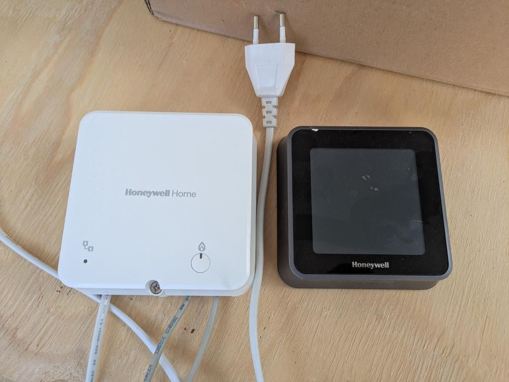 Honeywell Home RF module bedraad en T5 thermostaat, Ophalen, Slimme thermostaat, Zo goed als nieuw
