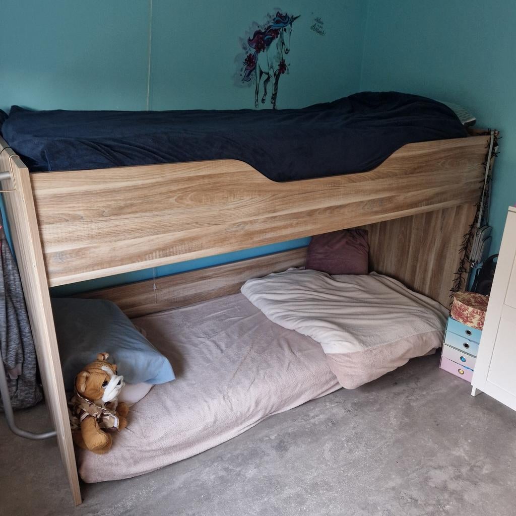 Stevig Stapelbed en bureau met Houten Look en Metalen Ladder, Kinderen en Baby's, Kinderkamer | Stapelbedden en Hoogslapers, Ophalen