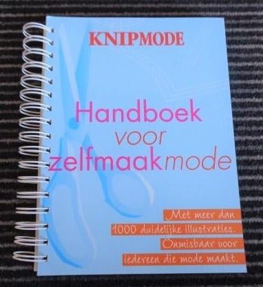 Knipmode Handboek voor zelfmaakmode 2005, Verzenden, Zo goed als nieuw, Vrouw, Knipmode
