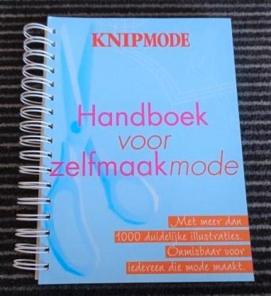 Knipmode Handboek voor zelfmaakmode 2005, Hobby en Vrije tijd, Kledingpatronen, Zo goed als nieuw, Vrouw, Knipmode, Verzenden